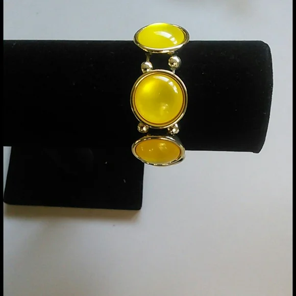 Yellow stone stretch bracelet - Picture 1 of 4